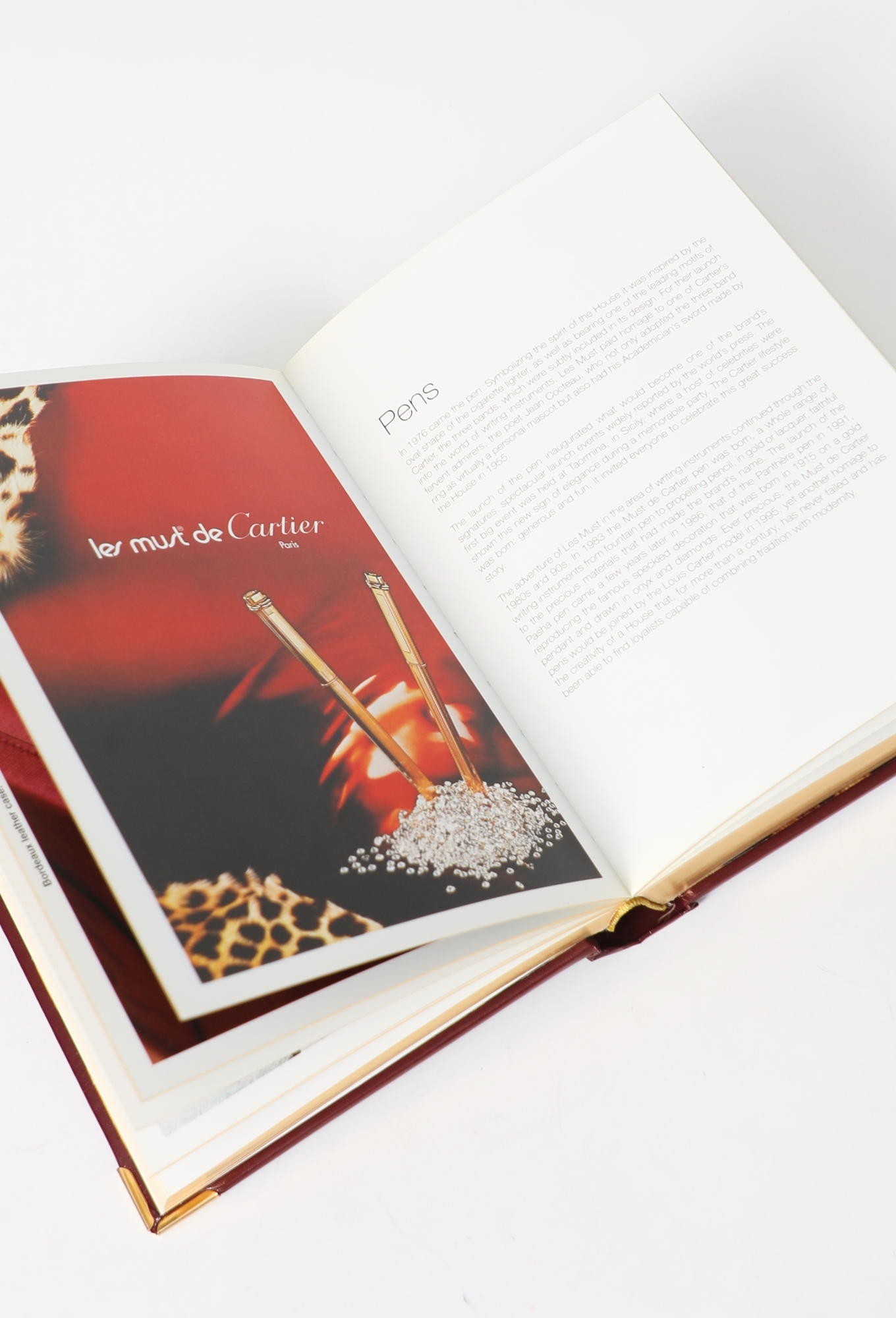Must de Cartier' Book - Cartier | ReSee
