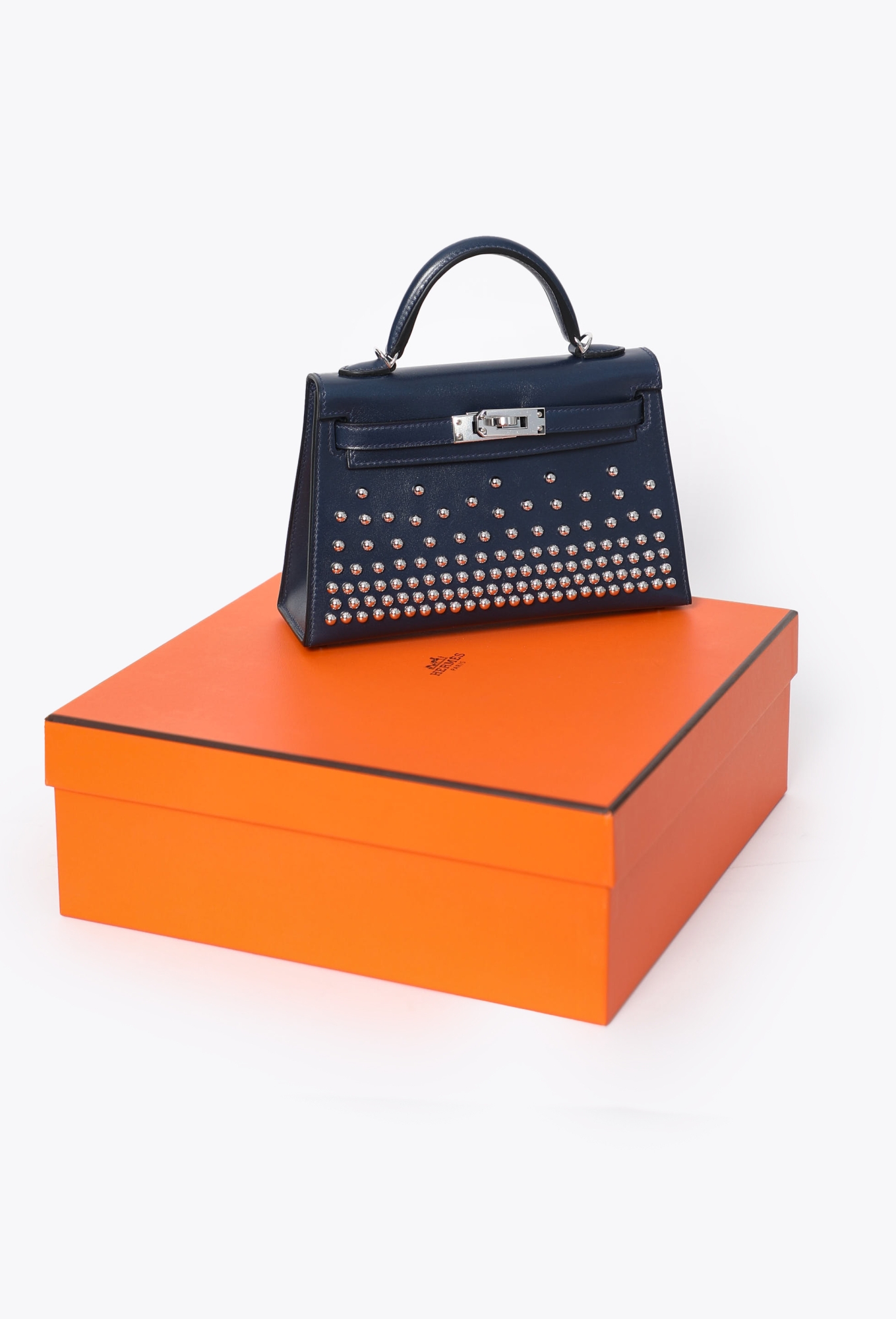 Limited Edition: S/S 2026 Mini Kelly II Sellier Clouté - Hermès