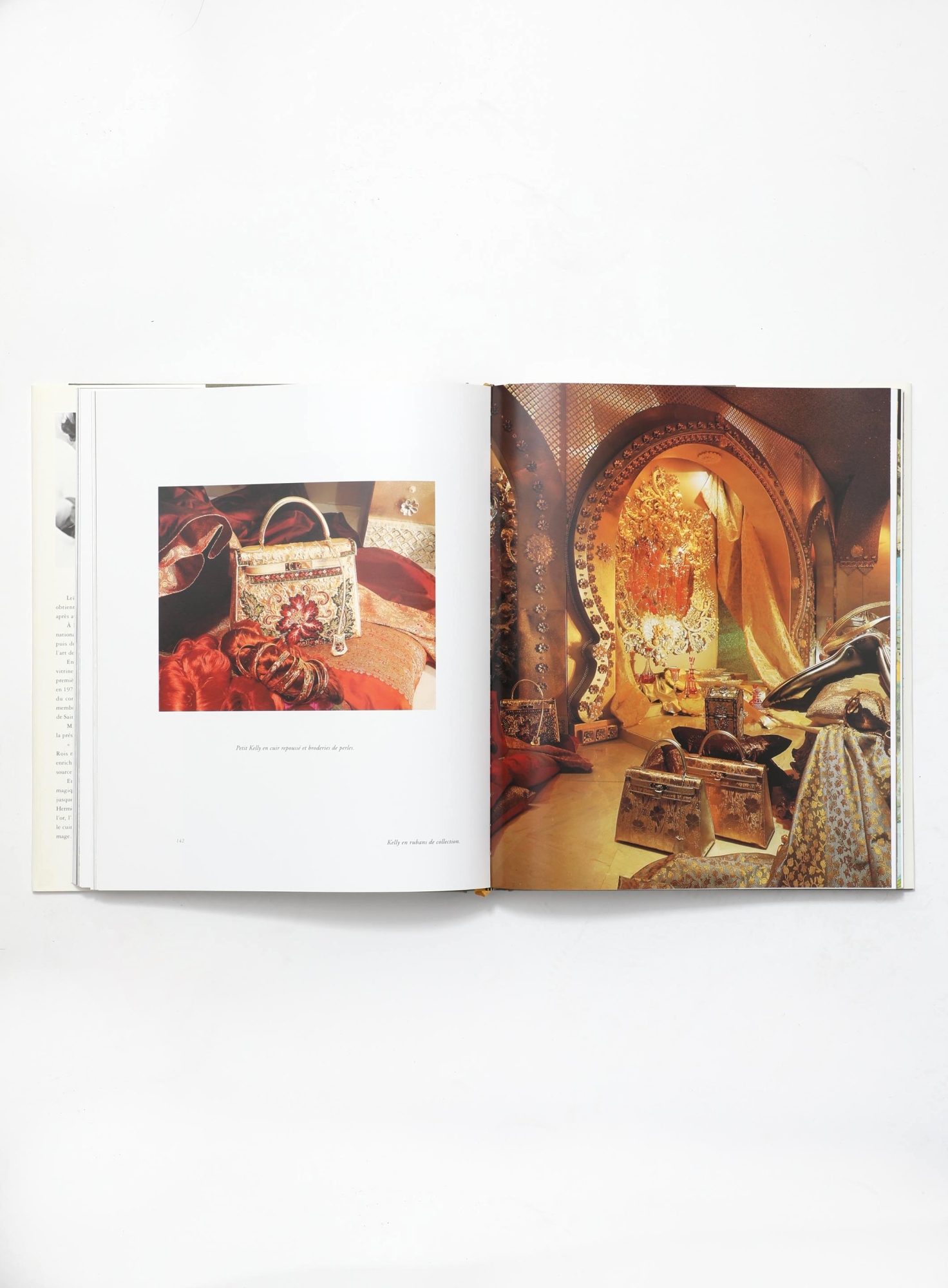 Les Vitrines Hermès: Contes Nomades de Leïla Menchari - Hermès | ReSee