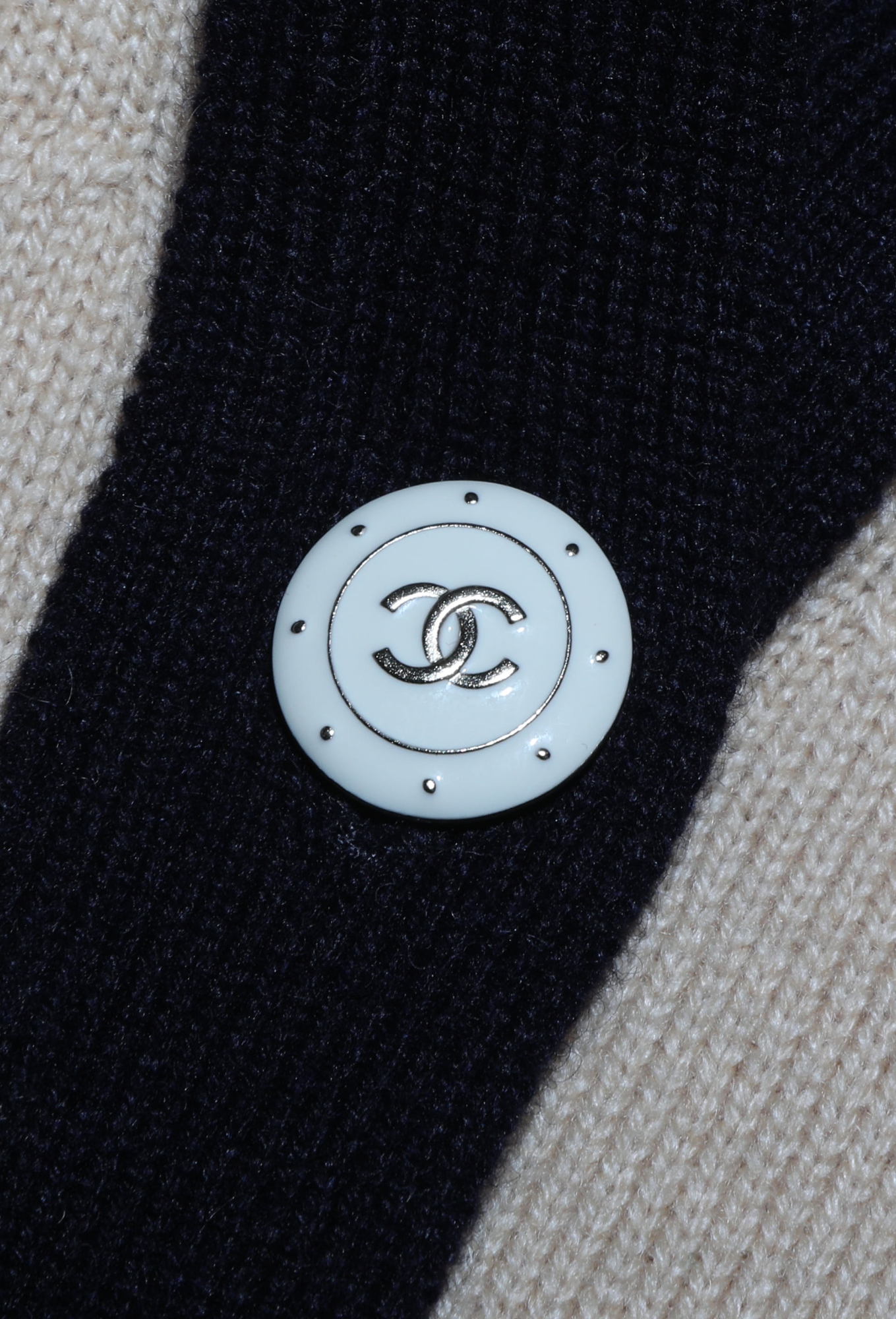 Bicolor Cashmere 'CC' Cardigan - Chanel | ReSee