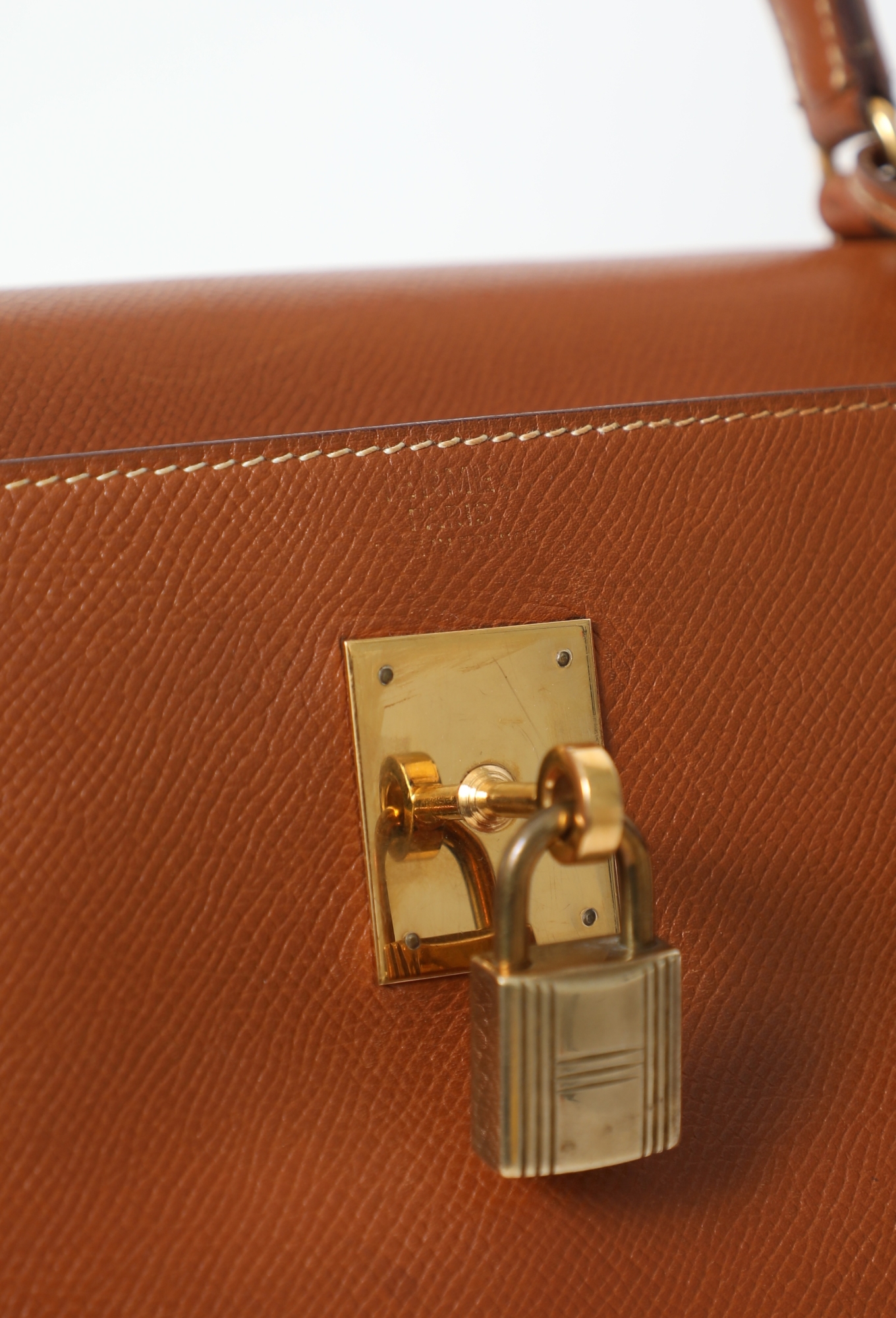 80s Gold Courchevel Kelly Retournè 35 - Hermès | ReSee