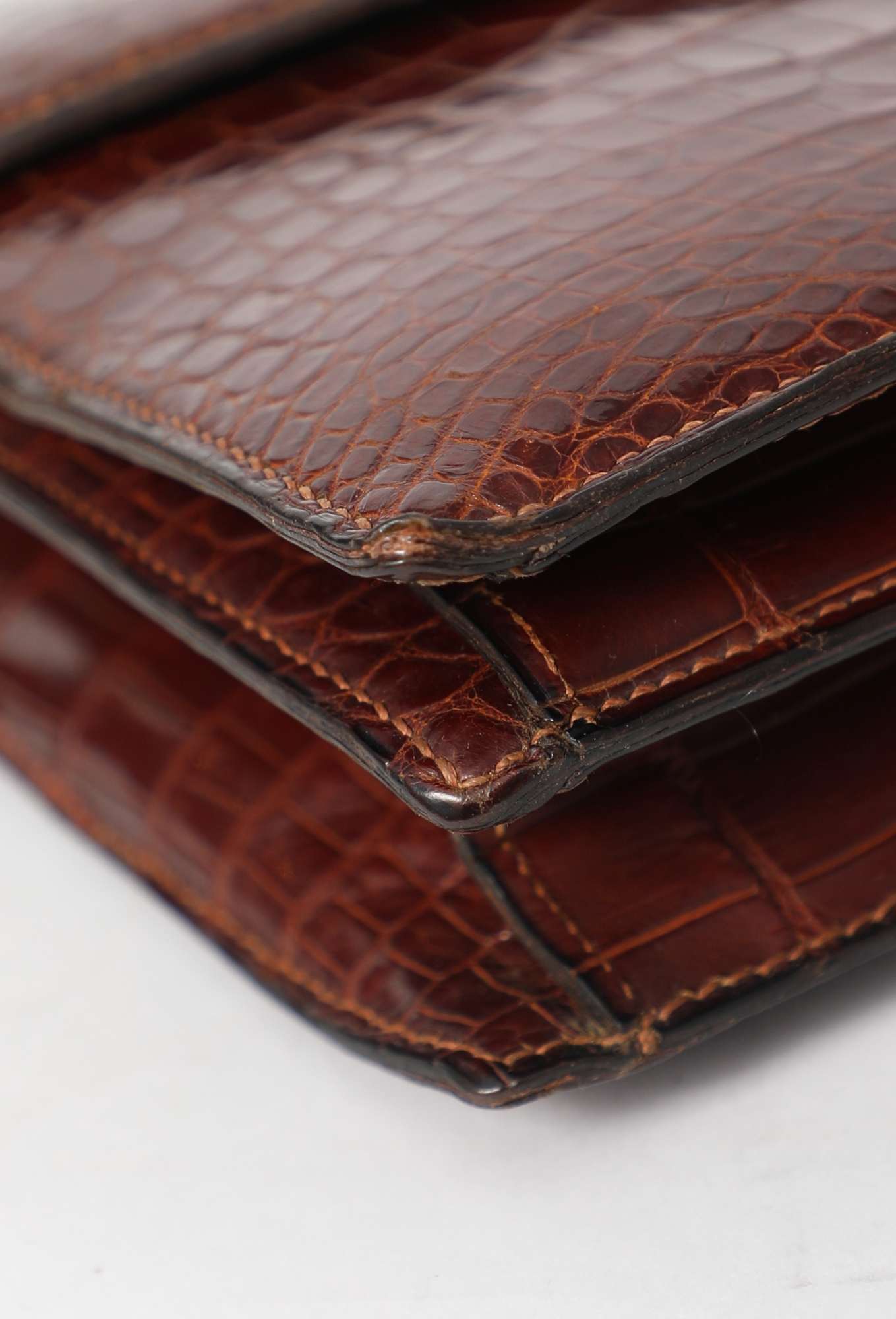HERMÈS ブラウン レザー ケース Vintage Brown Porosus Cordelière Bag - Hermès | ReSee